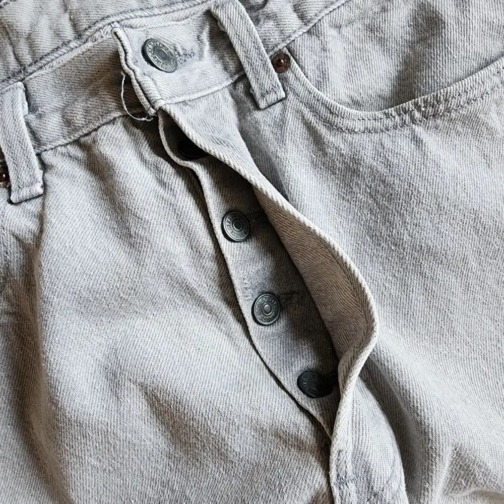 Vintage 90's Levi's 501 Classic Fit Grey Denim Jeans 33x32